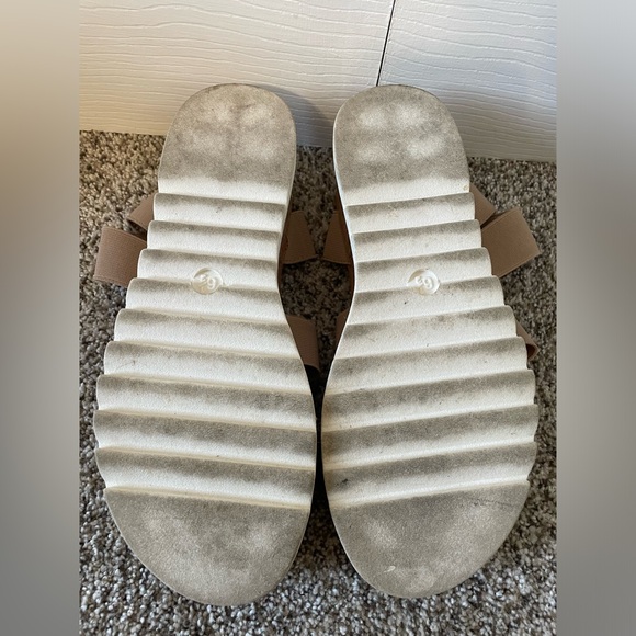 Platform Sandal - Picture 2 of 5